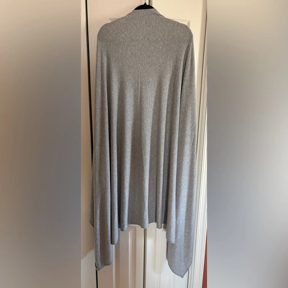 Bleusalt Large Signature Wrap in Heather Gray - Picture 2 of 4